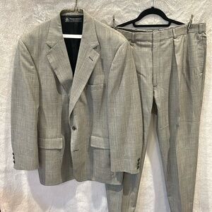 Brooks Brother 100% Wool Suit